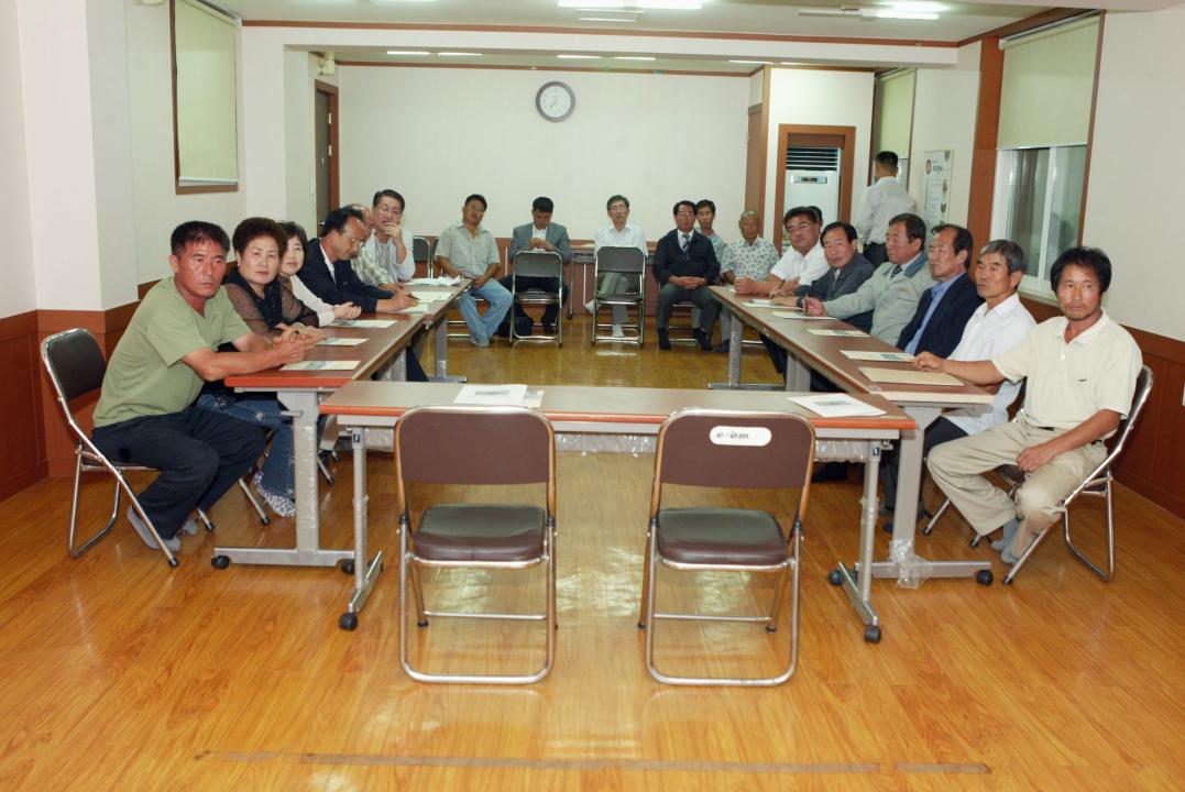 '사방댐 시설 및 친환경 농업경영 현지시찰' 게시글의 사진(6) '2006-09-07 사방댐 시설 및 친환경 농업경영 현지시찰 (6).JPG'