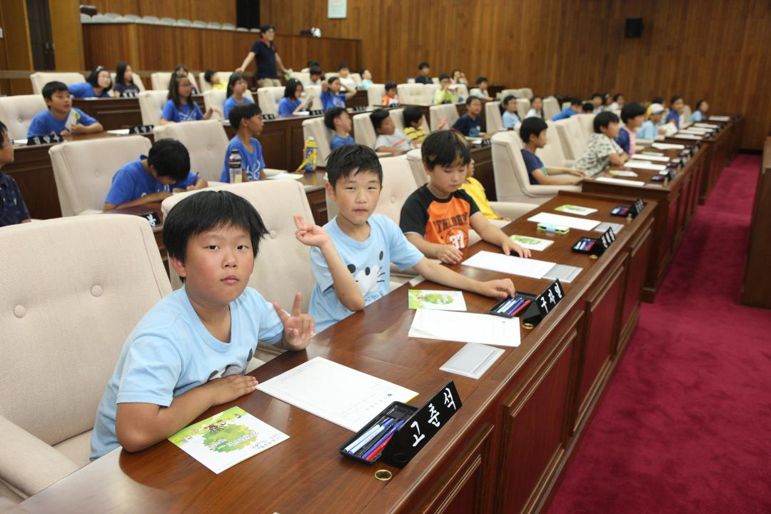 '인제 서화초등학교 어린이 의회 견학' 게시글의 사진(4) '2013-06-24 인제 서화초등학교 어린이 의회 견학 (4).jpg'