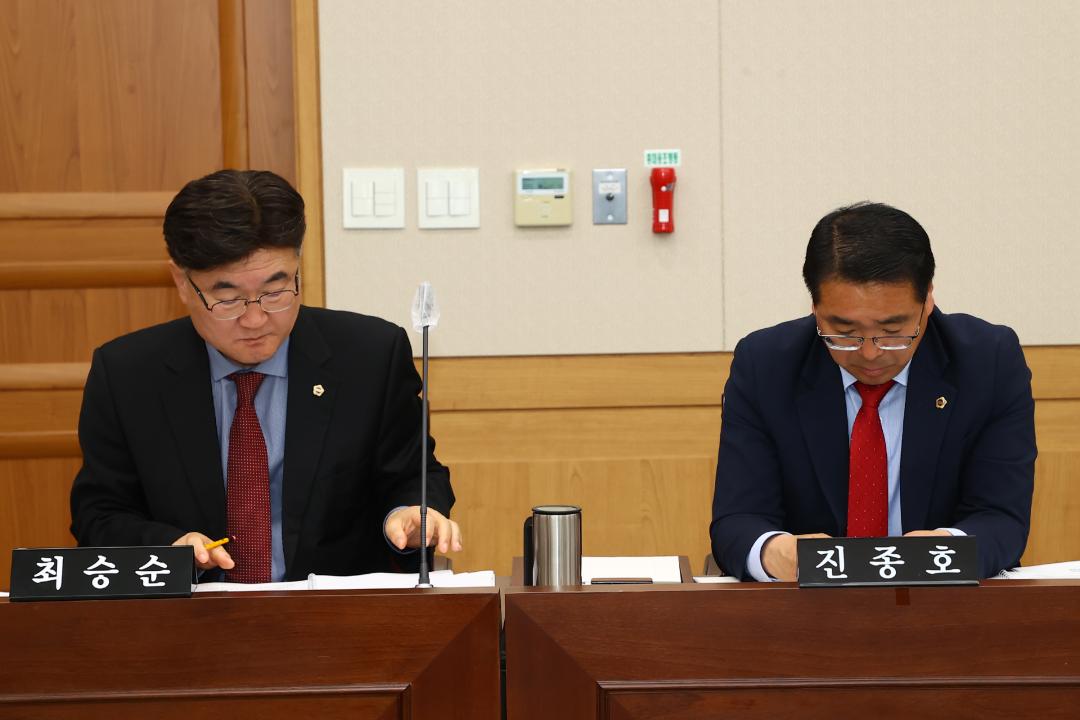 '제336회 제1차 의회운영위원회' 게시글의 사진(10) '2025-04-08 제336회 제1차 의회운영위원회 (10).jpg'