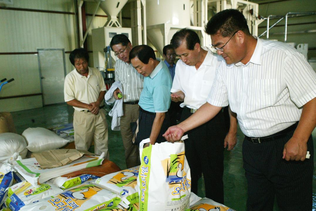 '사방댐 시설 및 친환경 농업경영 현지시찰' 게시글의 사진(24) '2006-09-07 사방댐 시설 및 친환경 농업경영 현지시찰 (24).JPG'