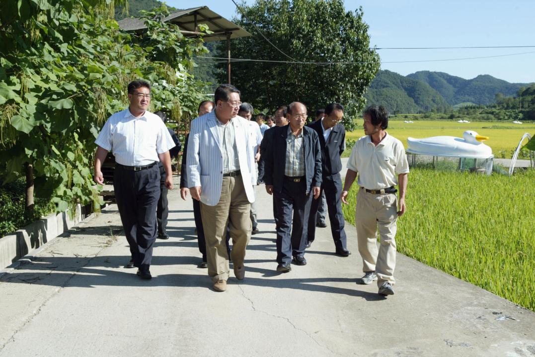 '사방댐 시설 및 친환경 농업경영 현지시찰' 게시글의 사진(7) '2006-09-07 사방댐 시설 및 친환경 농업경영 현지시찰 (7).JPG'