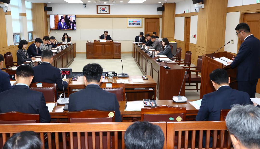 '2025년도 의회운영위원회 행정사무감사(의회사무처)' 게시글의 사진(19) '2025-11-05 2025년도 의회운영위원회 행정사무감사(의회사무처) (19).jpg'