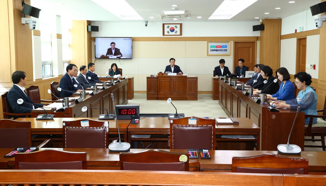 '제339회 제1차 강원연구원장 인사청문특별위원회' 게시글의 사진(11) '2025-07-08 제339회 제1차 강원연구원장 인사청문특별위원회 (10).jpg'