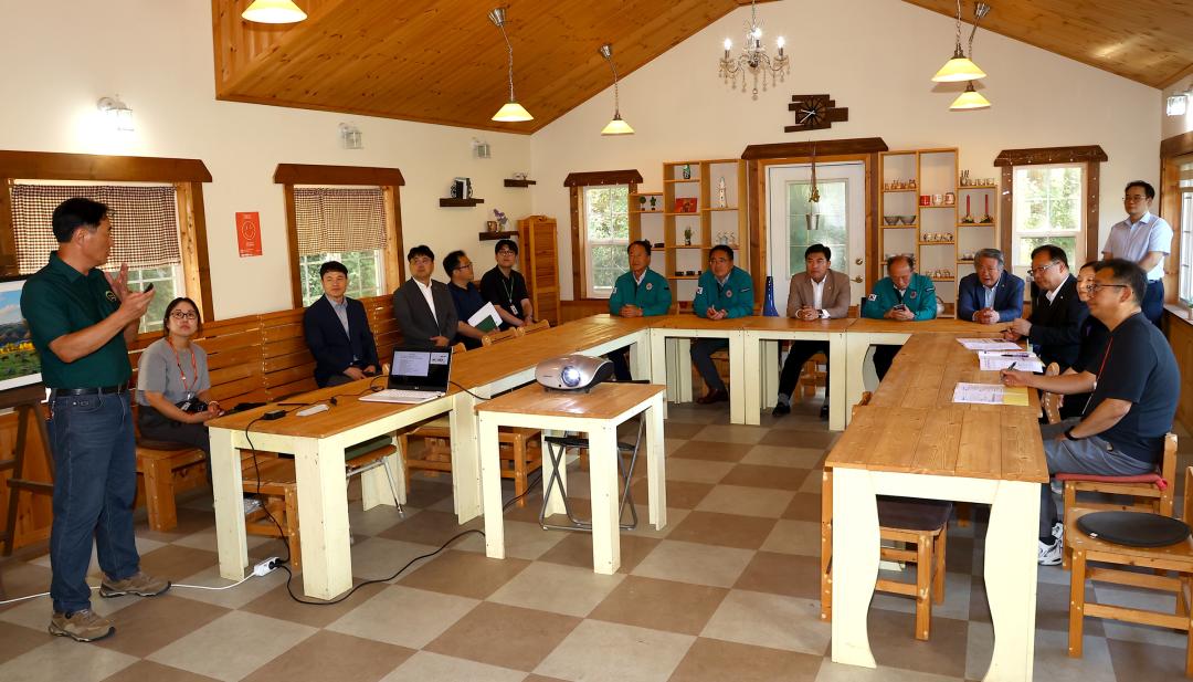 '제340회 농림수산위원회 현지시찰' 게시글의 사진(41) '2025-09-11 제340회 농림수산위원회 현지시찰(농업기술원,해피초원목장) (46).jpg'