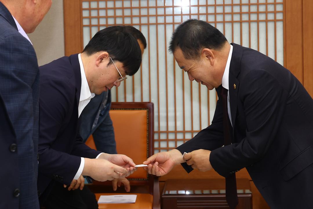 '2025회계연도 결산검사위원 위촉식 및 간담회' 게시글의 사진(3) '2026-04-16 2025회계연도 결산검사위원 위촉식 및 간담회 (6).jpg'