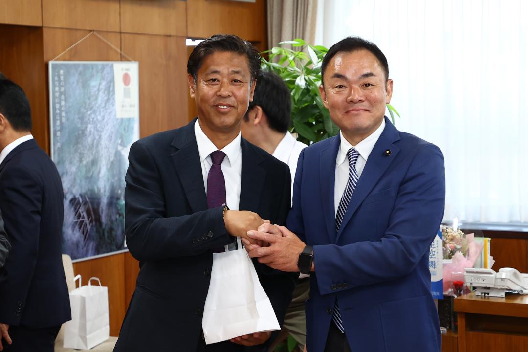 '강원특별자치도의회 한일국제교류협회 2025년 일본 돗토리현 방문' 게시글의 사진(73) '2025-07-29 강원특별자치도의회 한일국제교류협회 2025년 일본 돗토리현 방문 (90)_03_돗토리현의회 의장 예방.jpg'