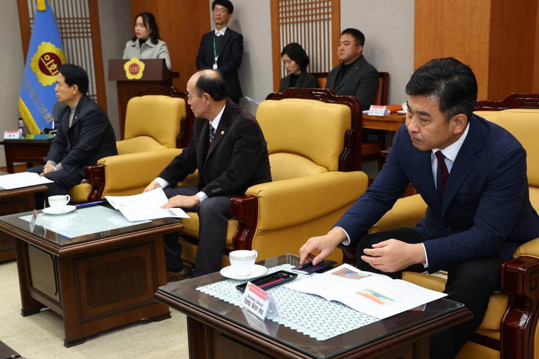 '베트남 디엔비엔성 대표단 강원특별자치도의회 내방' 게시글의 사진(22) '2025-12-30 베트남 디엔비엔성 대표단 강원특별자치도의회 내방 (23).jpg'