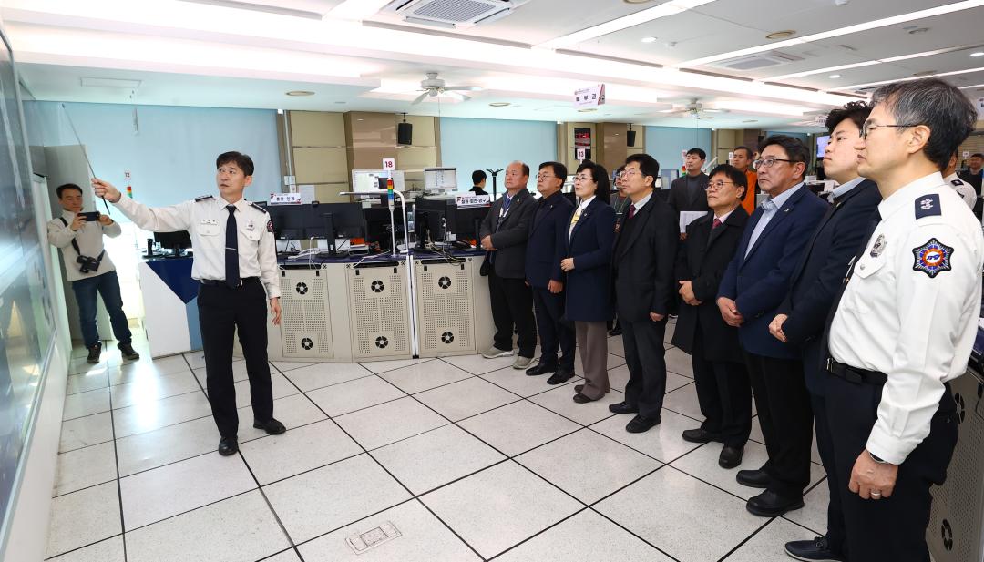 '안전건설위원회 강원특별자치도 119종합상황실방문' 게시글의 사진(8) '2025-02-11 안전건설위원회 강원특별자치도 119종합상황실방문 (9).jpg'