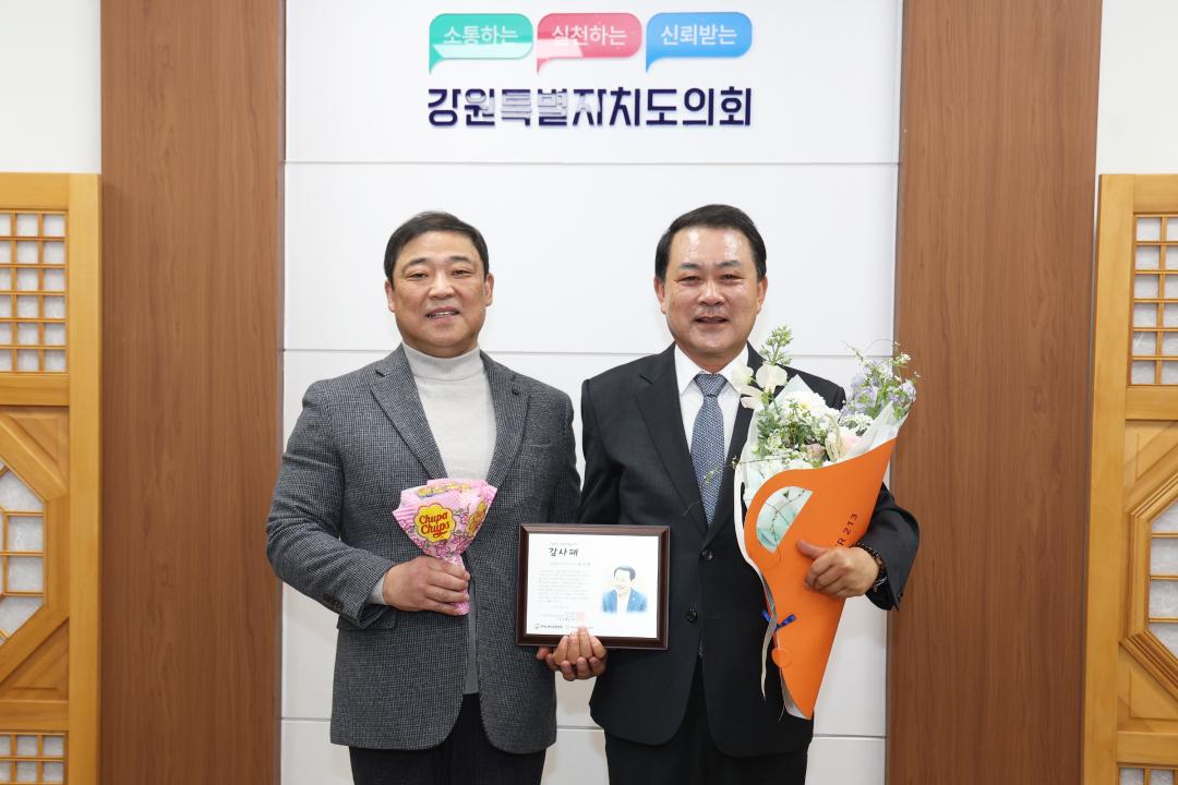 '강원 소방노조 간담 및 감사패 전달식' 게시글의 사진(1) '2025-04-14 강원 소방노조 간담 및 감사패 전달식 (12).jpg'
