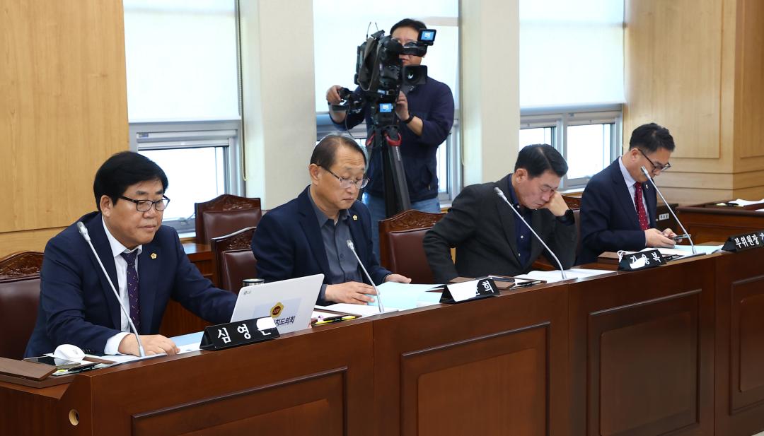 '제342회 제1차 경제산업위원회(2025년도 행정사무감사(중도개발공사))' 게시글의 사진(3) '2025-11-05 제342회 제1차 경제산업위원회(2025년도 행정사무감사(중도개발공사)) (3).jpg'