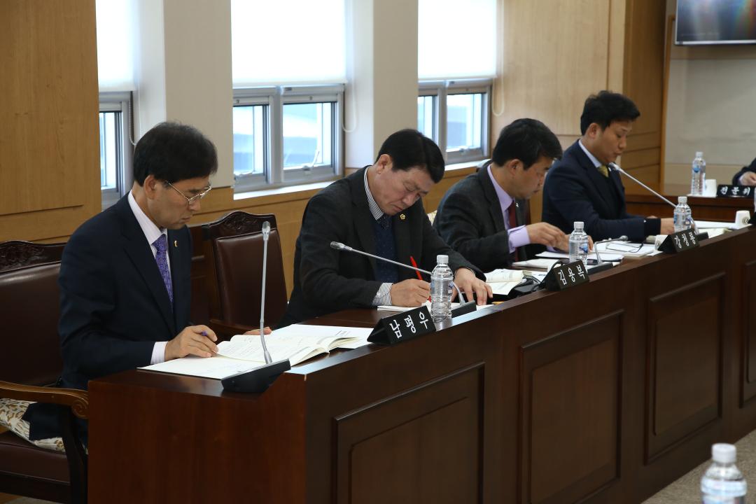 '제252회 제2차 농림수산위원회' 게시글의 사진(2) '2016-02-02 제252회 제2차 농림수산위원회 (2).JPG'