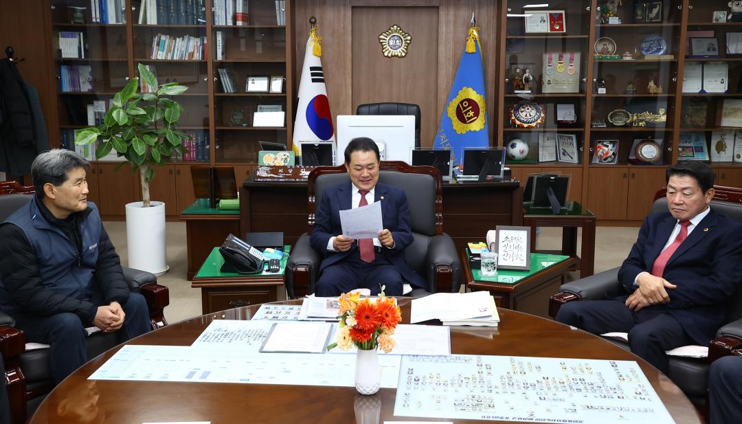 '2025년 강원특별자치도의회 사랑의 연탄 기부 전달식' 게시글의 사진(3) '2025-11-27 2025년 강원특별자치도의회 사랑의 연탄 기부 전달식 (2).jpg'