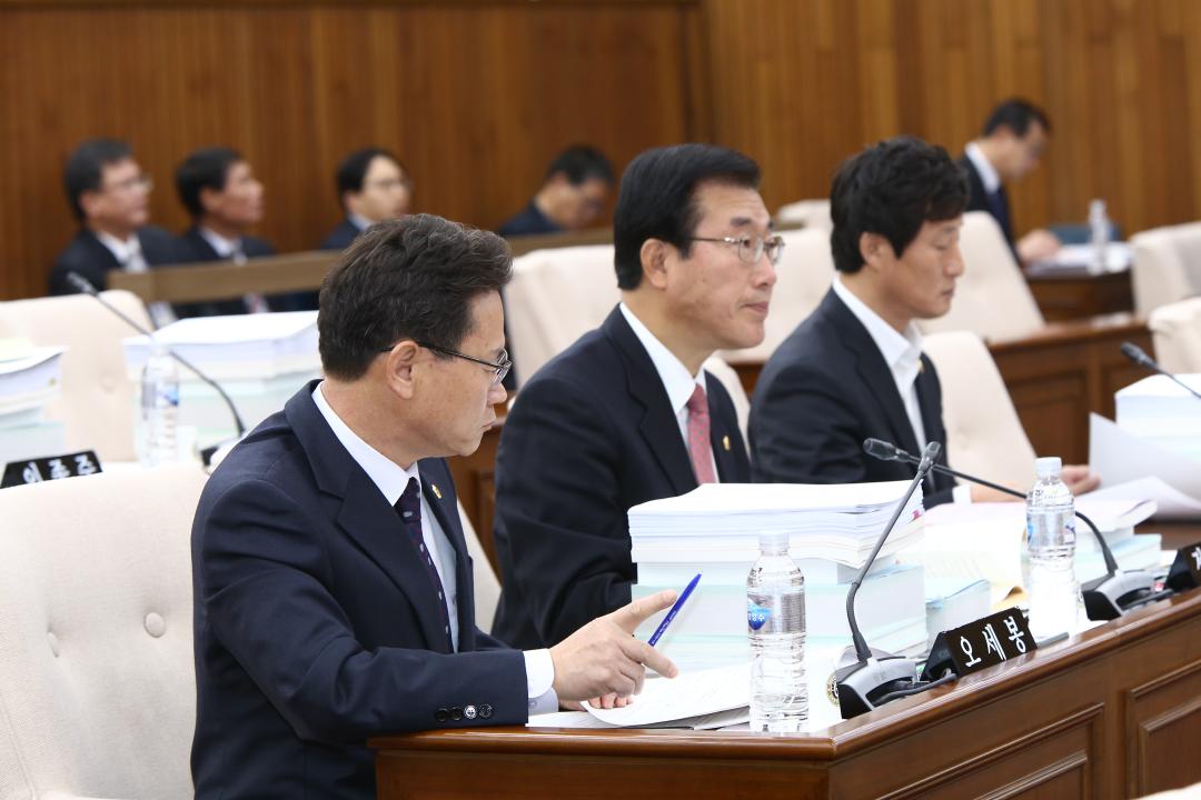 '제251회 제4차 예산결산특별위원회' 게시글의 사진(13) '2015-12-08 제251회 제4차 예산결산특별위원회 (13).JPG'