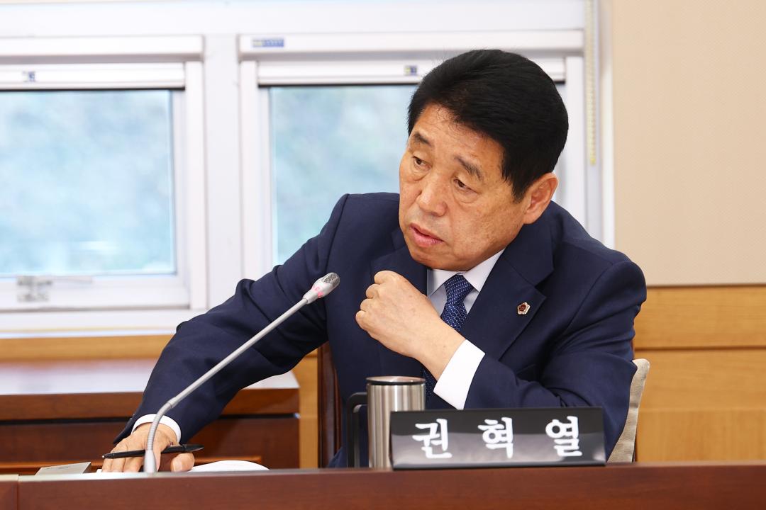 '제342회 제1차 농림수산위원회(2025년도 행정사무감사(보건환경연구원))' 게시글의 사진(13) '2025-11-05 제342회 제1차 농림수산위원회(2025년도 행정사무감사(보건환경연구원)) (13).jpg'