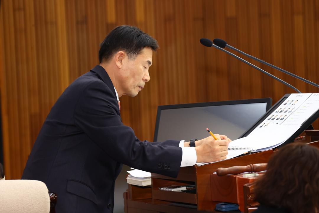 '제333회 제7차 예산결산특별위원회' 게시글의 사진(18) '2024-12-10 제333회 제7차 예산결산특별위원회 (20).jpg'