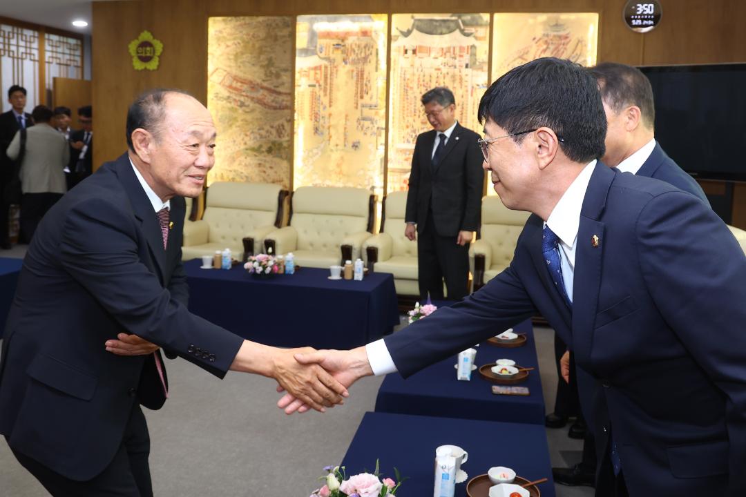 '대한민국시도의회의장협의회 2026년 제6차 임시회' 게시글의 사진(2) '2026-09-29 대한민국시도의회의장협의회 2026년 제6차 임시회 (1).jpg'
