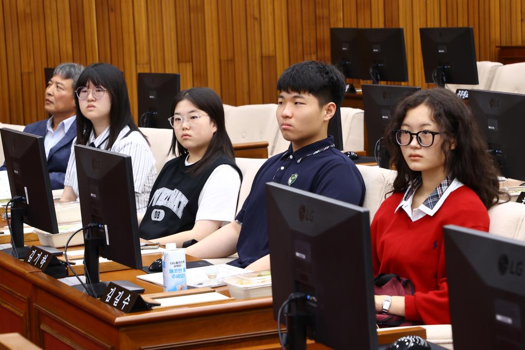 '2025 강원특별자치도 청소년 정책전달식 및 강원특별자치도의회 견학' 게시글의 사진(41) '2025-08-29 2025 강원특별자치도 청소년 정책전달식 및 강원특별자치도의회 견학 (42).jpg'