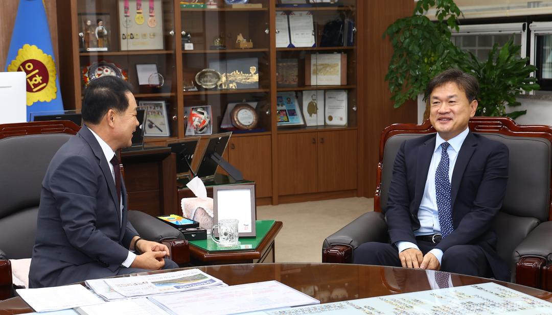 '강원특별자치도의회 방문(신임 강원경찰청장 )' 게시글의 사진(3) '2025-09-30 신임 강원경찰청장 방문 (3).jpg'