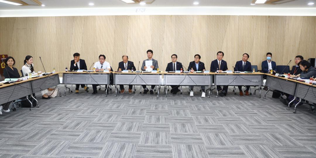 '강원특별자치도의회 글로벌문화공동체발전연구회 세미나 및 연구용역 중간보고회' 게시글의 사진(16) '2025-10-22 글로벌문화공동체발전연구회 세미나 및 연구용역 중간보고회 (16).jpg'