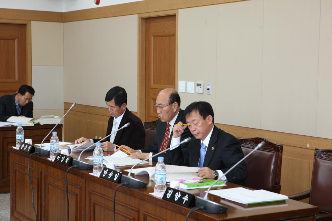 '207회 제4차 농림수산위원회' 게시글의 사진(1) '2011-02-24 207회 제4차 농림수산위원회 (1).jpg'