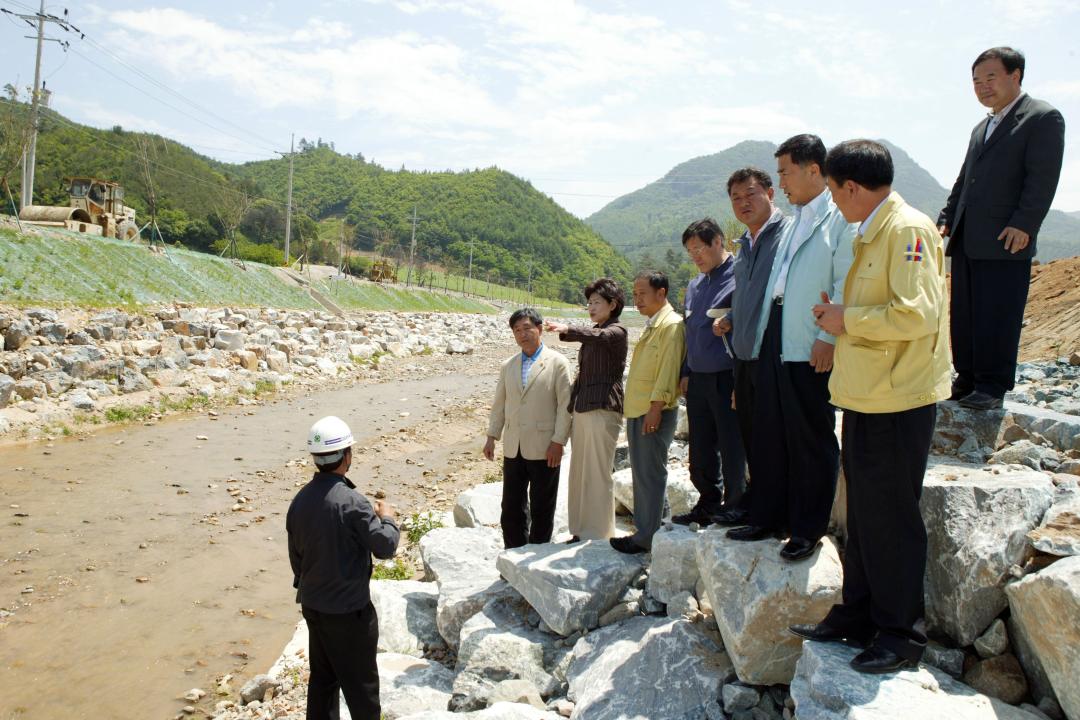 '평창 진부 호명지구 수해복구 현지확인' 게시글의 사진(4) '2008-06-20 평창 진부 호명지구 수해복구 현지확인 (4).jpg'
