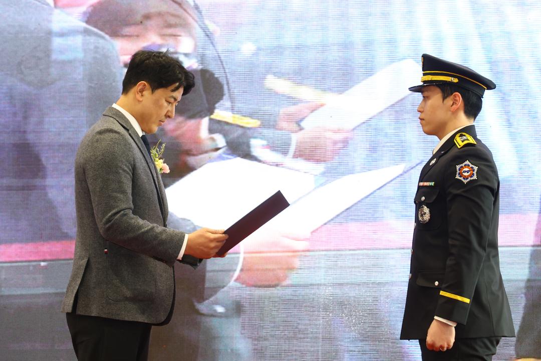 '제42기 소방사반 졸업 및 임명식' 게시글의 사진(13) '2026-01-23 제42기 소방사반 졸업 및 임명식 (12).jpg'