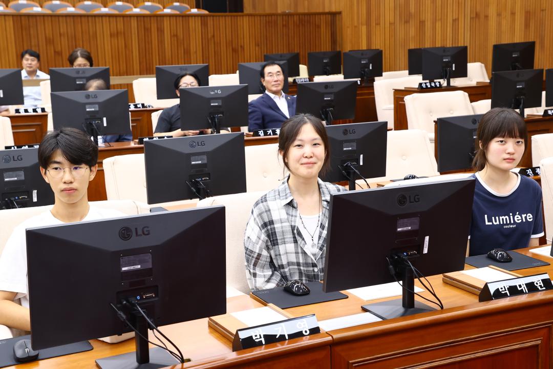 '2025 강원특별자치도 청소년 정책전달식 및 강원특별자치도의회 견학' 게시글의 사진(34) '2025-08-29 2025 강원특별자치도 청소년 정책전달식 및 강원특별자치도의회 견학 (35).jpg'