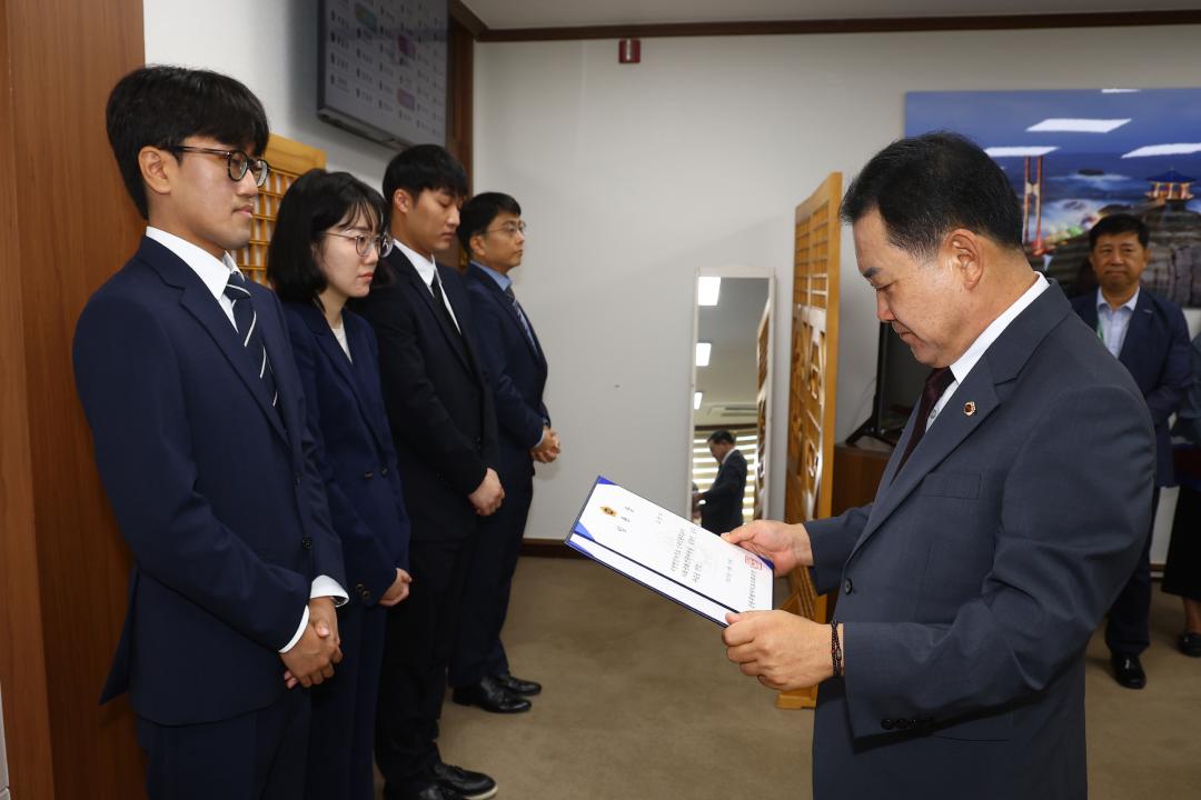 '강원특별자치도의회 신규 임용장 수여식' 게시글의 사진(11) '2025-09-29 임용장 수여식 (11).jpg'