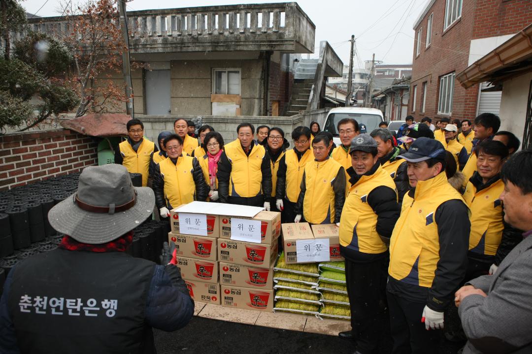 '강원도의회 연탄배달 봉사활동' 게시글의 사진(210) '2014-12-15 강원도의회 연탄배달 봉사활동 (210).jpg'