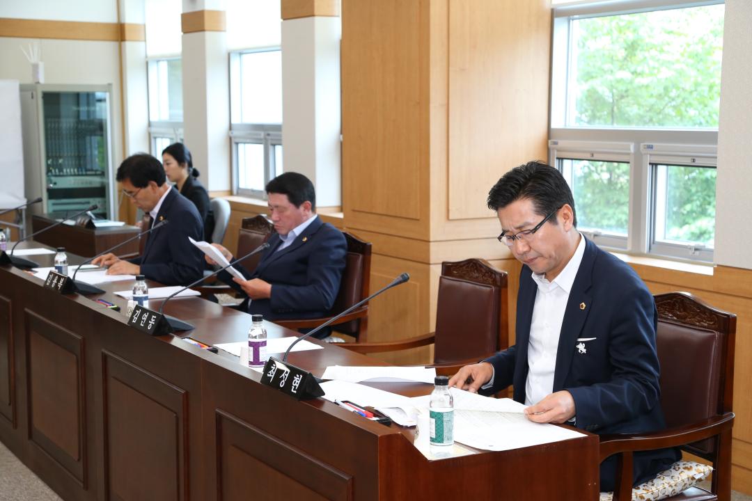 '제264회 제1차 의회운영위원회' 게시글의 사진(16) '2017-05-16 제264회 제1차 의회운영위원회 (16).JPG'