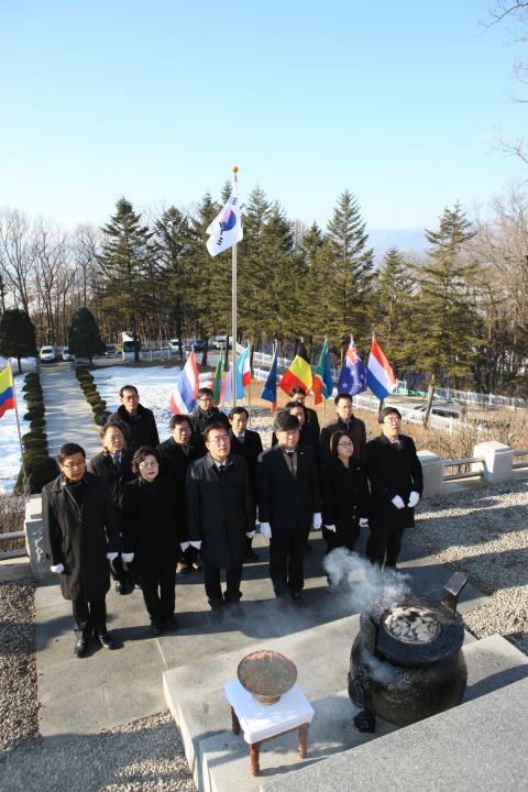 '강원도의회 신년 충렬탑 참배' 게시글의 사진(44) '2015-01-02 강원도의회 신년 충렬탑 참배 (44).jpg'