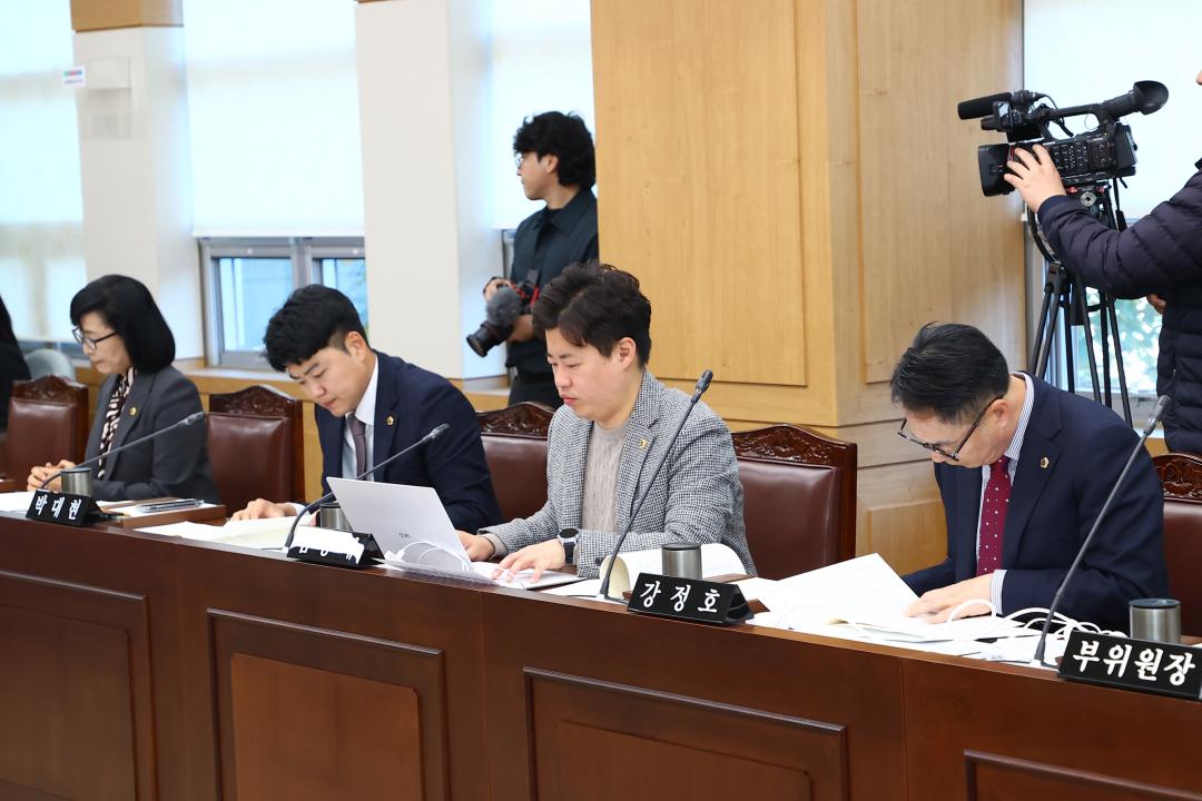 '2025년도 의회운영위원회 행정사무감사(의회사무처)' 게시글의 사진(14) '2025-11-05 2025년도 의회운영위원회 행정사무감사(의회사무처) (14).jpg'