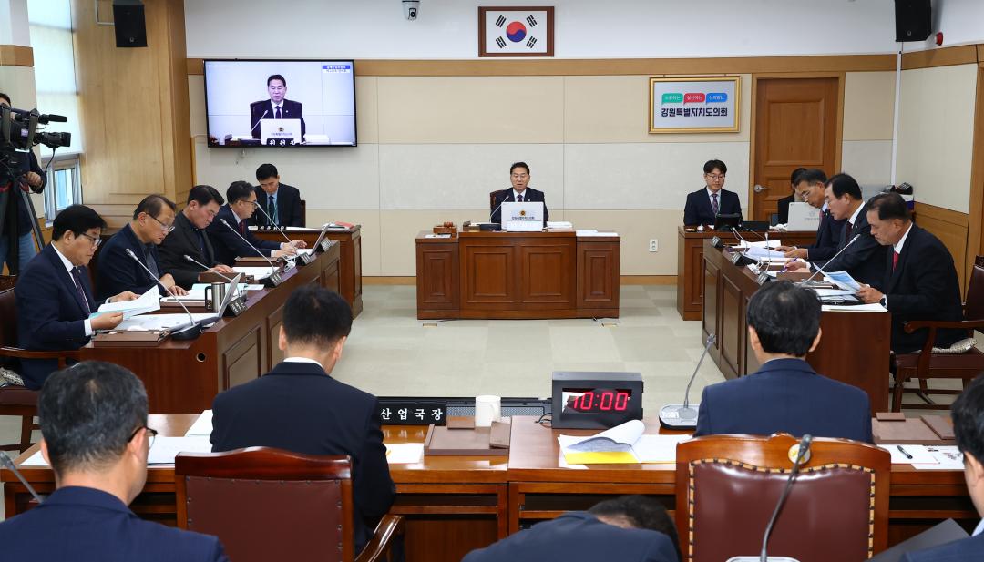 '제342회 제1차 경제산업위원회(2025년도 행정사무감사(중도개발공사))' 게시글의 사진(12) '2025-11-05 제342회 제1차 경제산업위원회(2025년도 행정사무감사(중도개발공사)) (12).jpg'