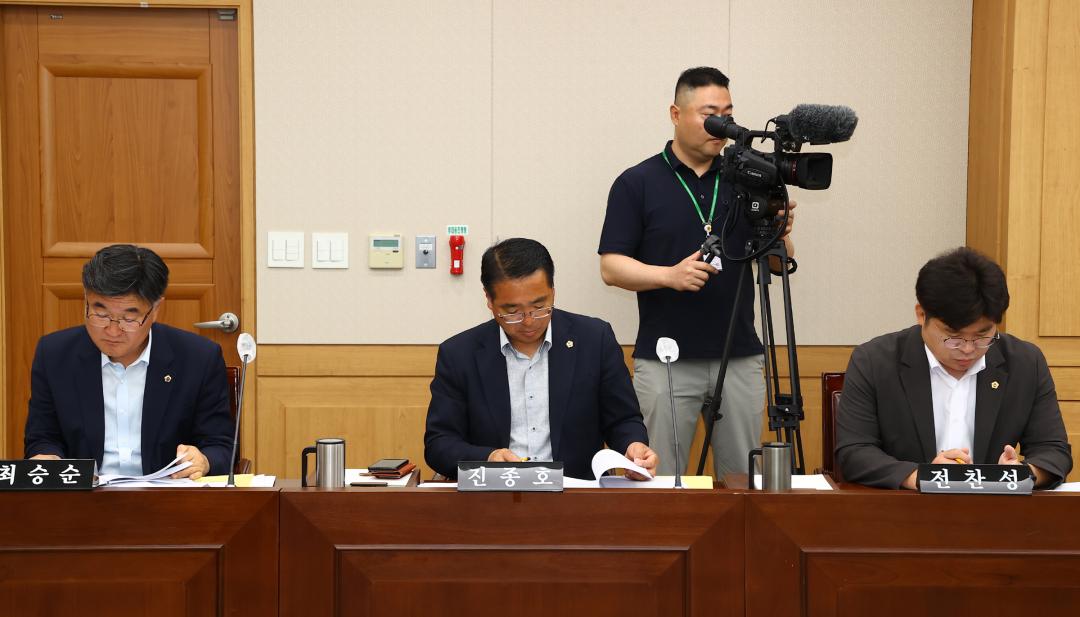 '제338회 제1차 의회운영위원회' 게시글의 사진(9) '2025-06-05 제338회 제1차 의회운영위원회 (9).jpg'