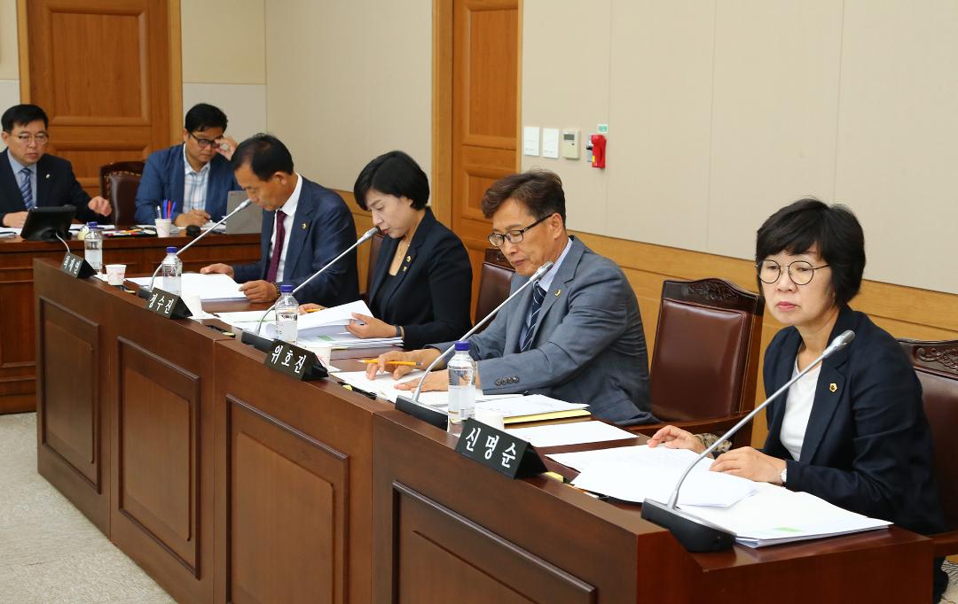 '제284회 제1차 농림수산위원회' 게시글의 사진(7) '2019-09-04 제284회 제1차 농림수산위원회 (7).jpg'