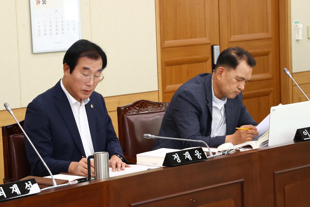 '제338회 제1차 경제산업위원회' 게시글의 사진(12) '2025-06-09 제338회 제1차 경제산업위원회 (12).jpg'