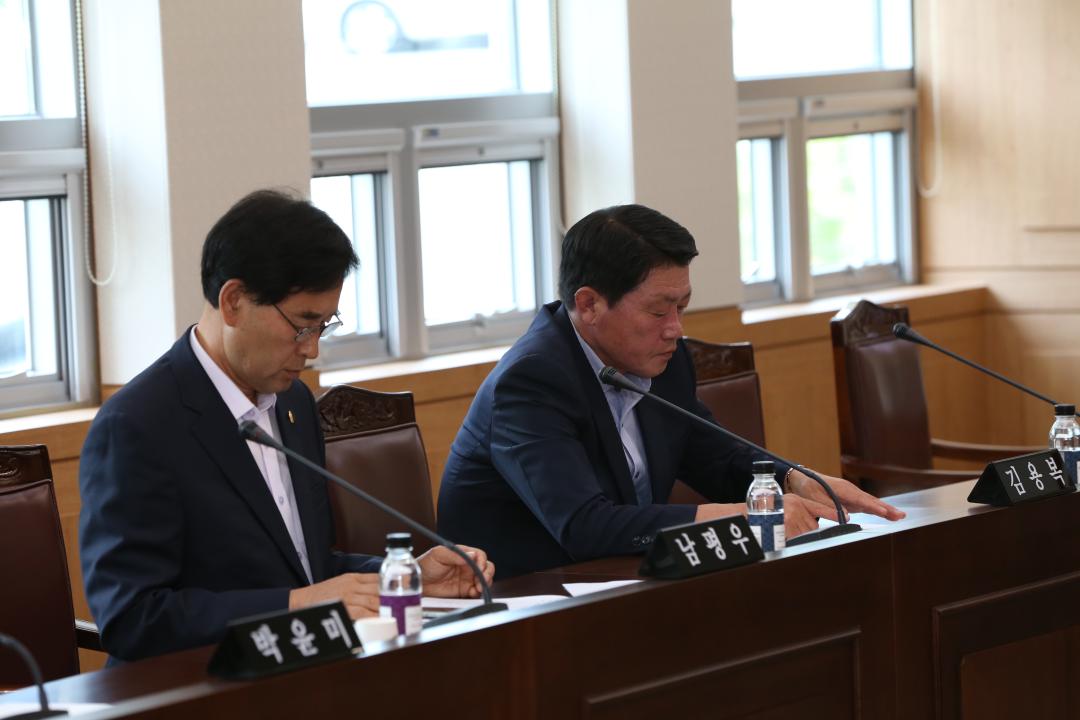 '제264회 제1차 의회운영위원회' 게시글의 사진(9) '2017-05-16 제264회 제1차 의회운영위원회 (9).JPG'