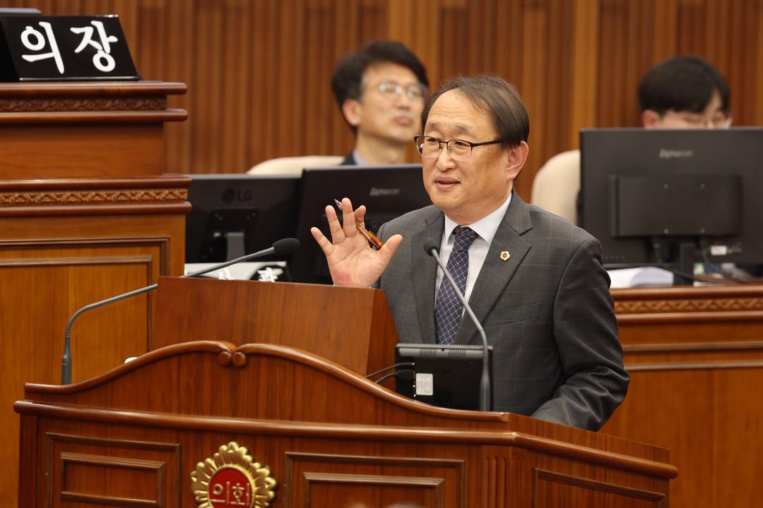 '제335회 제2차 본회의(제1차 도정 및 교육행정에 관한 질문)' 게시글의 사진(126) '2025-03-11 제335회 제2차 본회의(제1차 도정 및 교육행정에 관한 질문) (126) 박관희 의원.jpg'