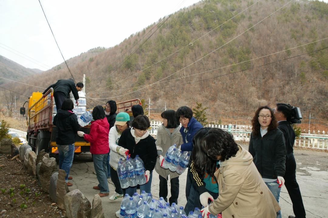 '푸른회 회원 태백 가뭄지역 생수전달' 게시글의 사진(45) '2009-03-23 푸른회 회원 태백 가뭄지역 생수전달 (45).jpg'