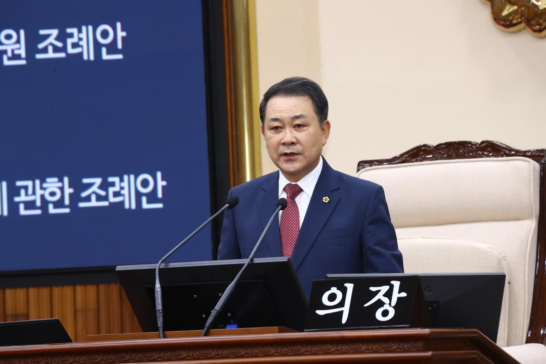 '제337회 제2차 본회의' 게시글의 사진(11) '2025-05-21 제337회 제2차 본회의 (11) 회의진행 김시성의장.jpg'