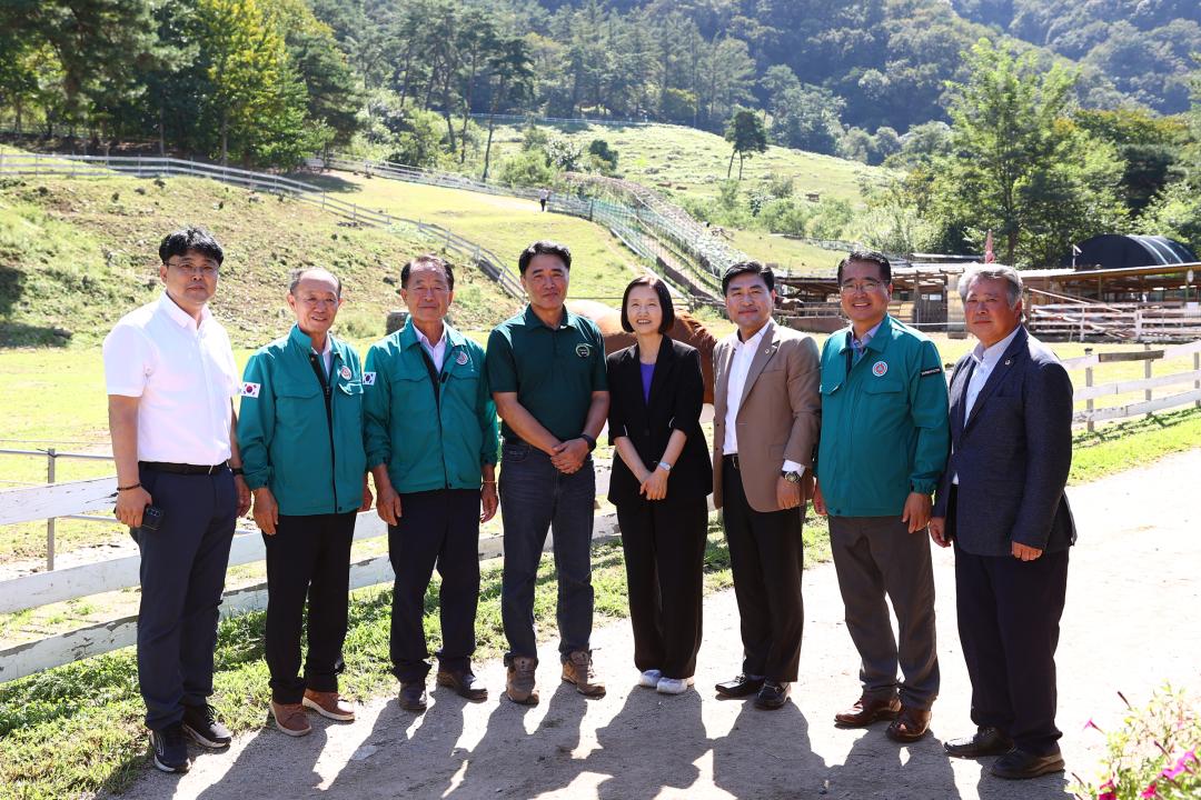 '제340회 농림수산위원회 현지시찰' 게시글의 사진(45) '2025-09-11 제340회 농림수산위원회 현지시찰(농업기술원,해피초원목장) (62).jpg'