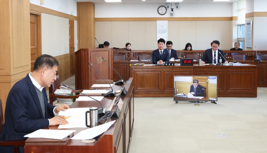 '제334회 제2차 사회문화위원회' 게시글의 사진(5) '2025-02-06 제334회 제2차 사회문화위원회 (5).jpg'