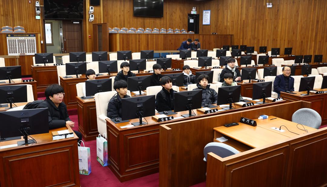 '강원특별자치도의회  견학(남춘천중학교)' 게시글의 사진(6) '2025-12-30 남춘천중학교 견학 (15).jpg'