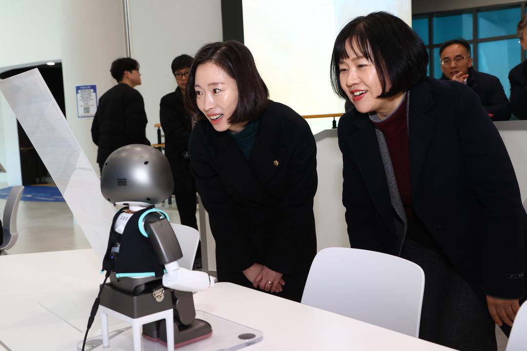 '제334회 미래모빌리티 혁신 특별위원회 현지시찰(2일차)' 게시글의 사진(45) '2025-02-14 제334회 미래모빌리티 혁신 특별위원회 현지시찰 (57).jpg'