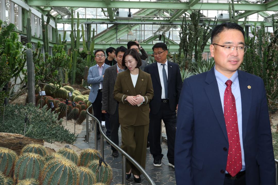 '제333회 농림수산위원회 현지시찰(산림과학연구원)' 게시글의 사진(41) '2024-11-14 제333회 농림수산위원회 현지시찰(산림과학연구원) (42).jpg'