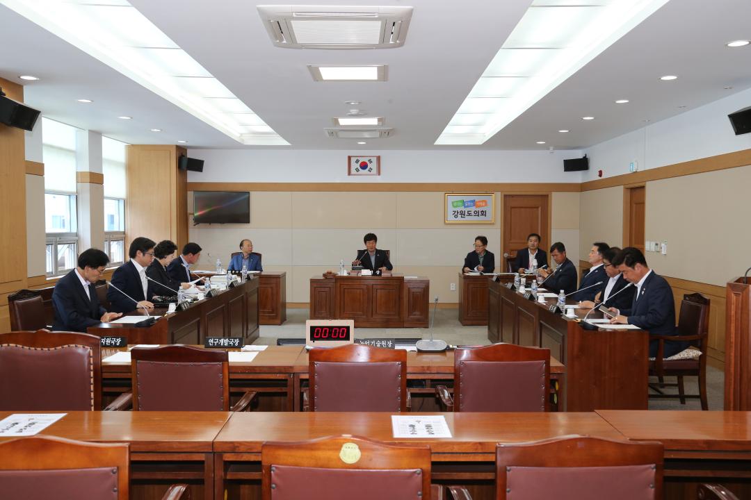 '제264회 제1차 농림수산위원회' 게시글의 사진(11) '2017-05-16 제264회 제1차 농림수산위원회 (11).JPG'