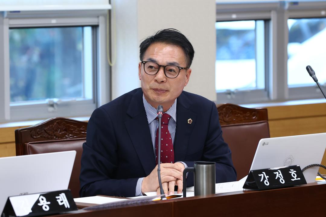 '2025년도 의회운영위원회 행정사무감사(의회사무처)' 게시글의 사진(69) '2025-11-05 2025년도 의회운영위원회 행정사무감사(의회사무처) (69).jpg'