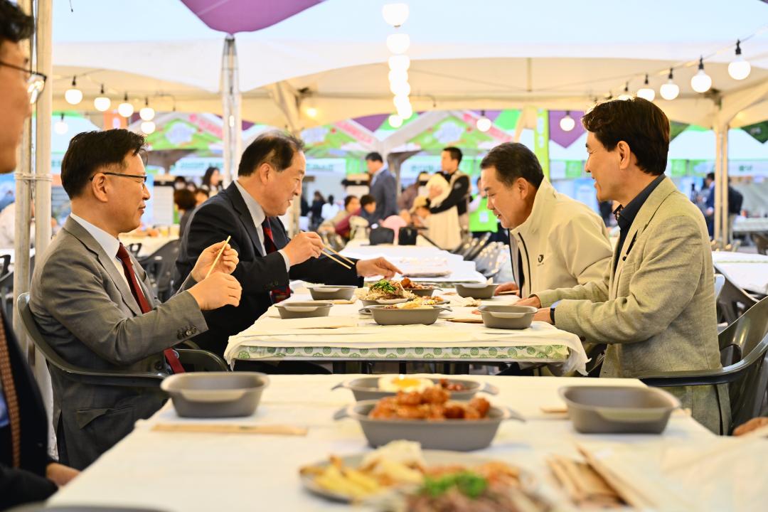 '2025설악무산문화축전 개막식 및 제2회 설악음식문화 페스티벌' 게시글의 사진(4) '2025-05-23 2025설악무산문화축전 개막식 및 제2회 설악음식문화 페스티벌 (7).jpg'