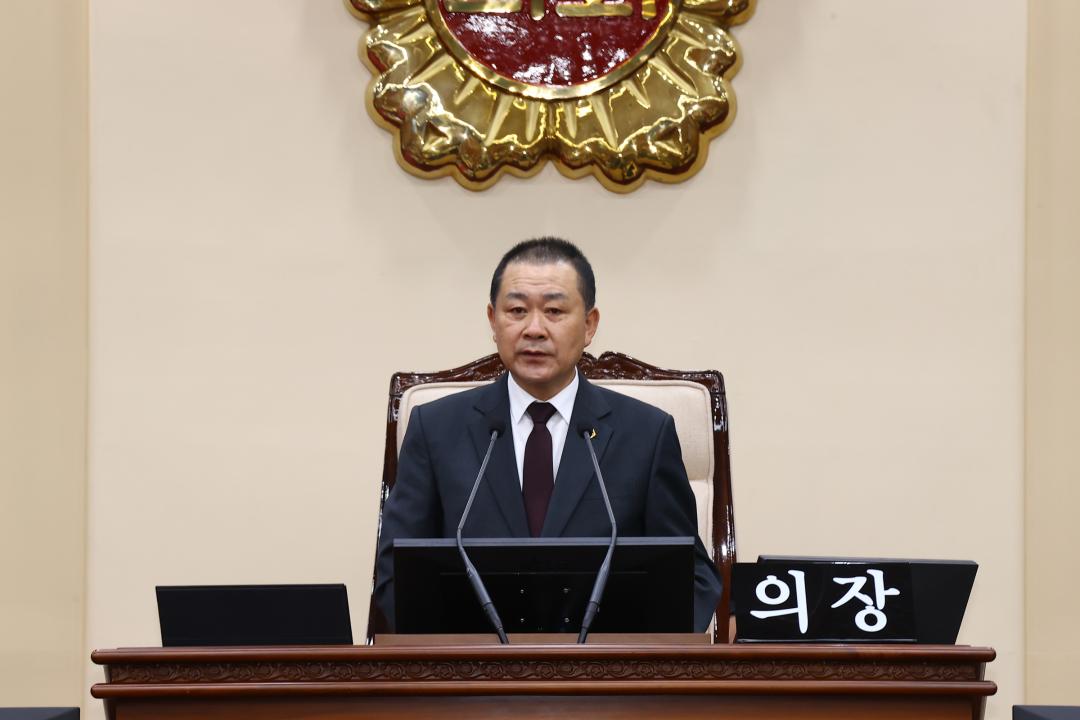 '제344회 제3차 본회의' 게시글의 사진(8) '2026-04-03 제344회 제3차 본회의 (9) 회의진행 김시성의장.jpg'