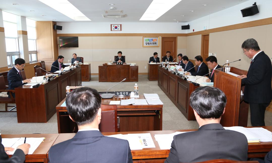 '제263회 제2차 농림수산위원회' 게시글의 사진(10) '2017-04-06 제263회 제2차 농림수산위원회 (10).jpg'